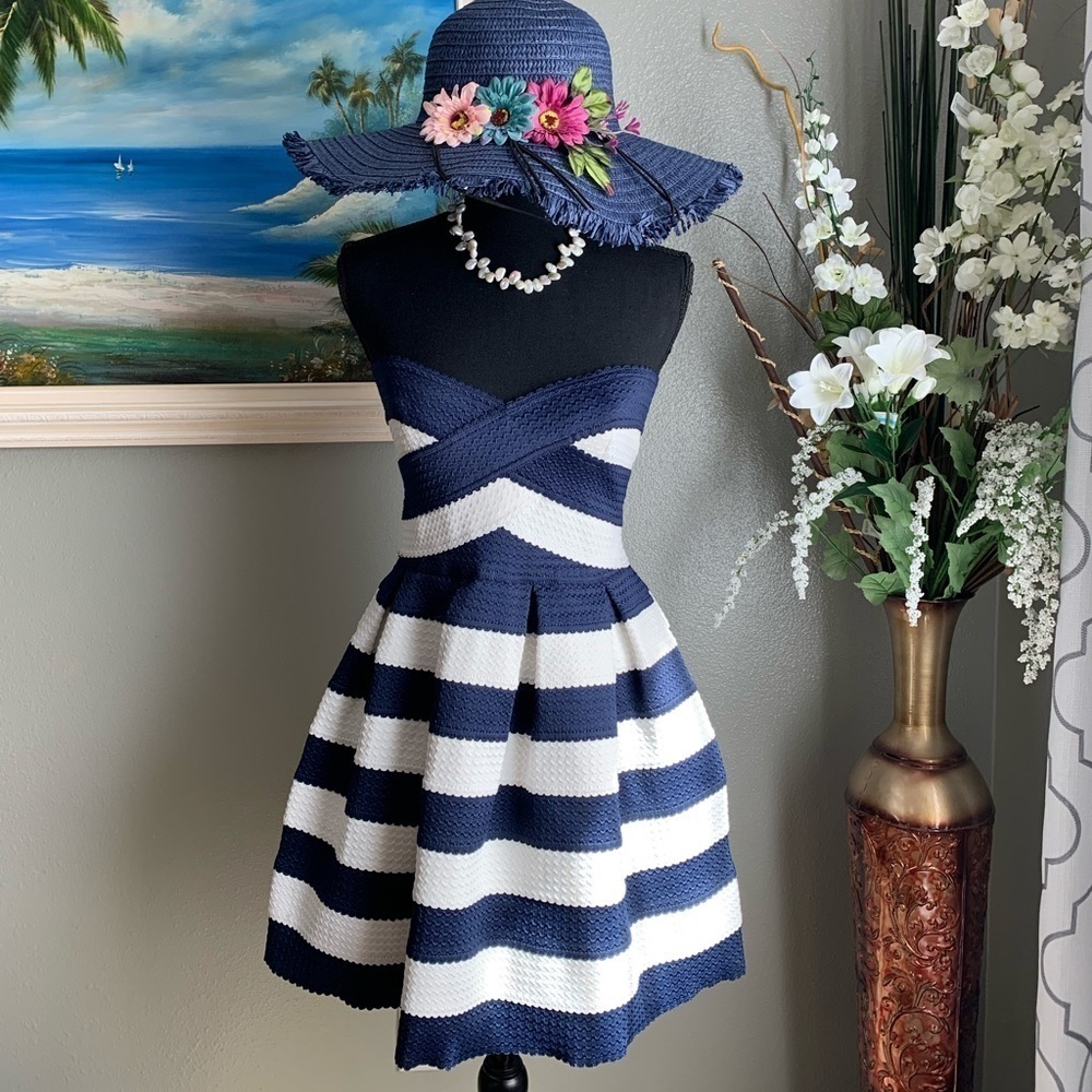 Sans Souci White Blue Stripe Dress Size Small